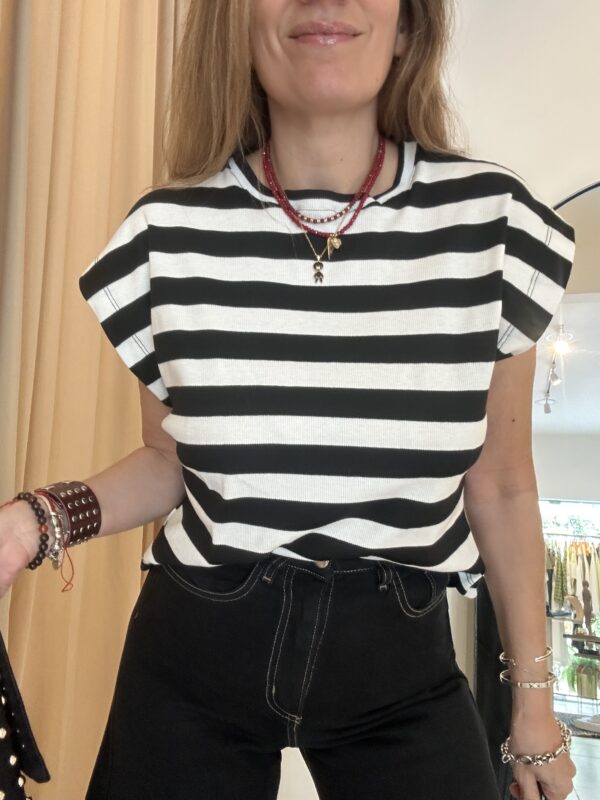 REMERA RAYAS